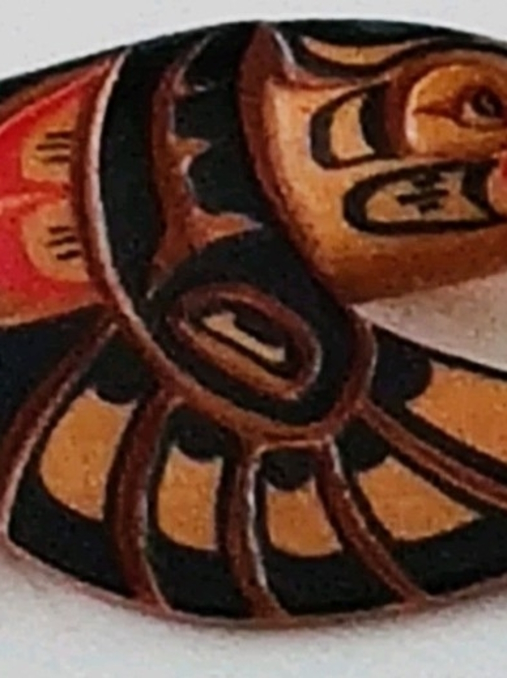 Vintage Canadian Indigenous Art Brooch Hand-carved Cedar ca. 1989.... - Picture 11 of 12